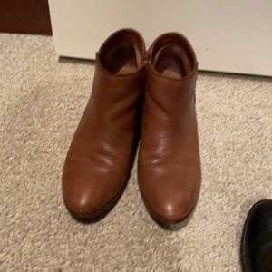 Brown booties 9.5. Zips inside